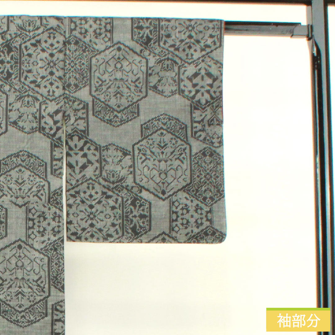 大島紬 正絹 身丈154cm 裄丈63cm 抽象模様 Sランク 袷 黒系 1116003212210