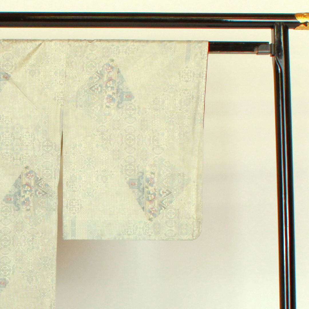 白大島紬 身丈163cm 裄丈66cm 花更紗模様 7マルキ 正絹 Aランク 袷 白系 1116000573311