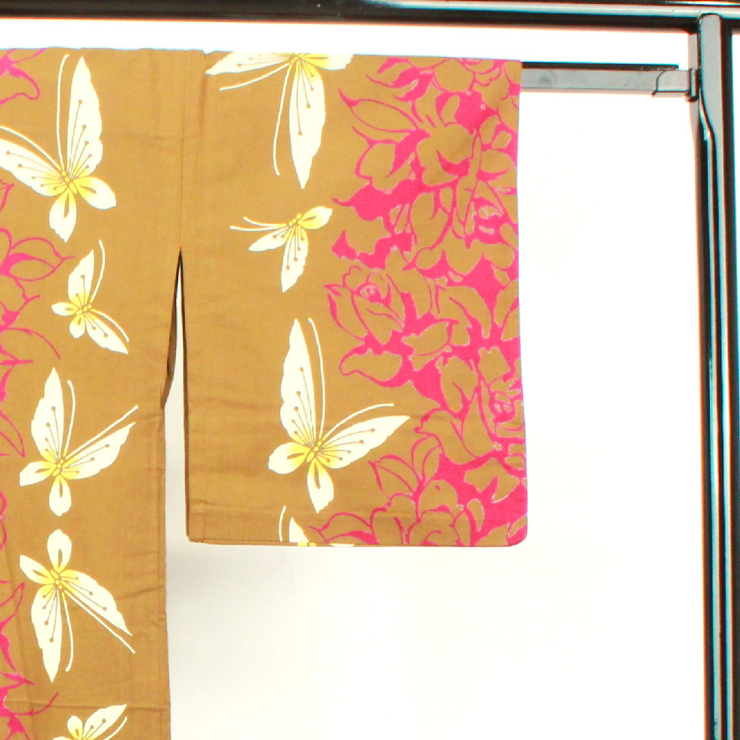 浴衣 伽羅色 蝶 薔薇 木綿 Aランク 単衣 身丈160.5cm 裄丈64.5cm 茶系 1118001743414