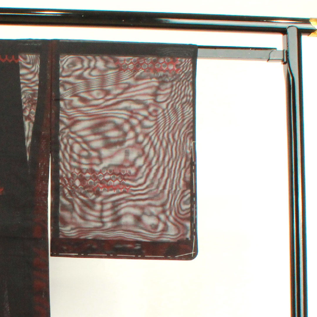 夏物 正絹 色無地 身丈159.5cm 裄丈61.5cm 小豆茶色(あずきちゃいろ) 幾何学模様 しつけ糸付き 未使用品 紗 Sランク 赤系 1132001732312