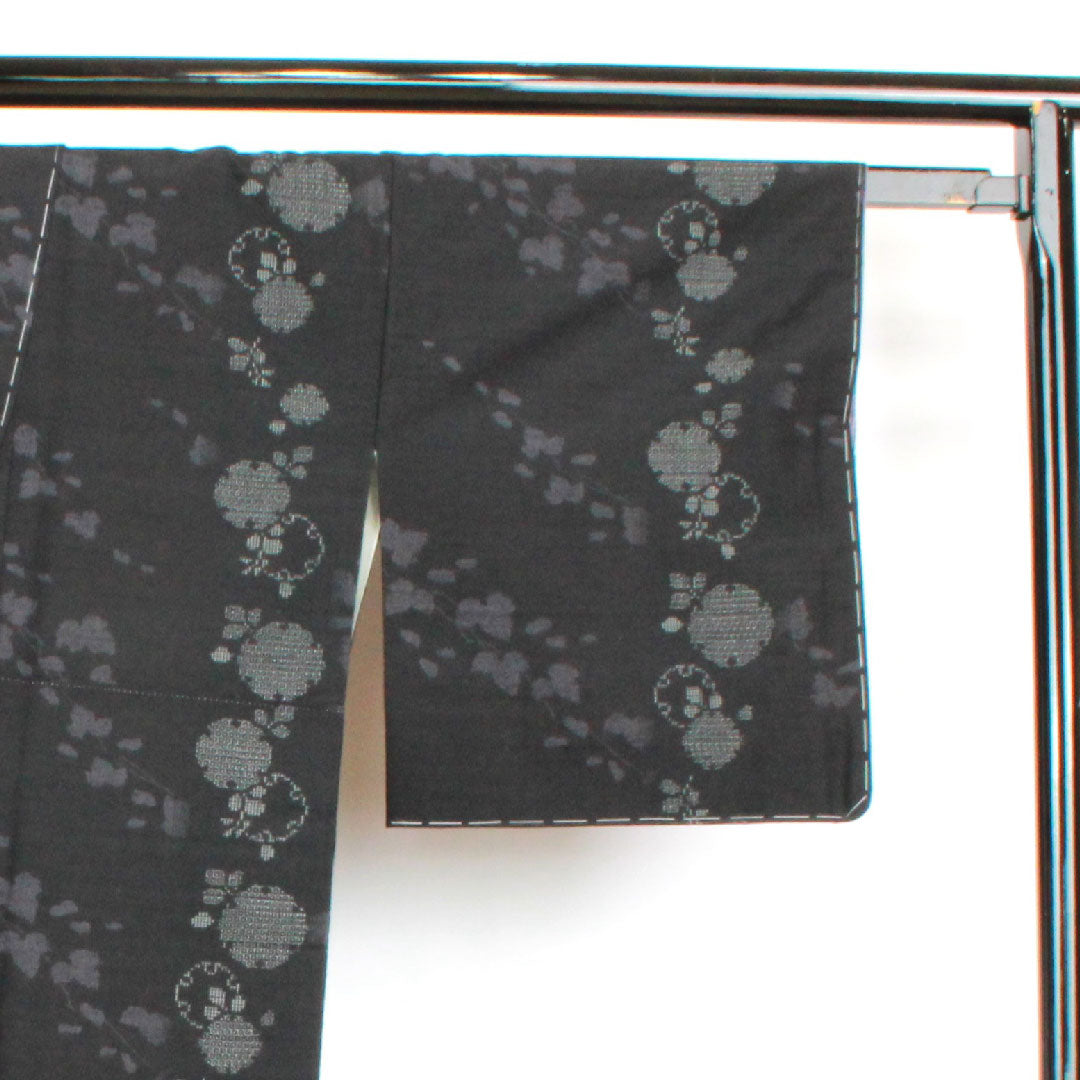 結城紬 身丈156cm 裄丈65.5cm 雪輪 蔦 正絹 Sランク 袷 黒系 1116002032310