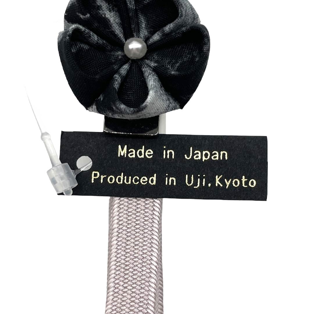 (新品)帯締め 正絹 NEWランク 三分紐 白梅鼠色(しらうめねずいろ) 帯留め付き つまみ細工 日本製 長さ約135cm 幅約0.8cm カジュアル グレー系 1135006561322