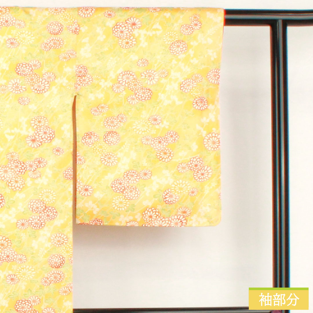 小紋 ポリエステル 身丈159cm 裄丈62cm 袷 支子色(くちなしいろ) 洗える着物 菊 Sランク 黄系 1115004552323