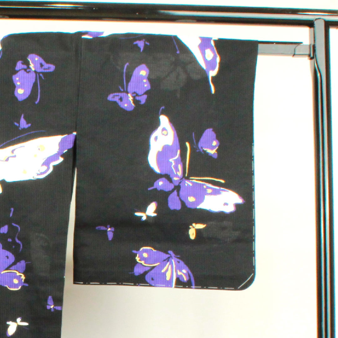 浴衣 しつけ糸付き 未使用品 蝶 木綿 Sランク 単衣 身丈173cm 裄丈72cm 黒系 1118003722610