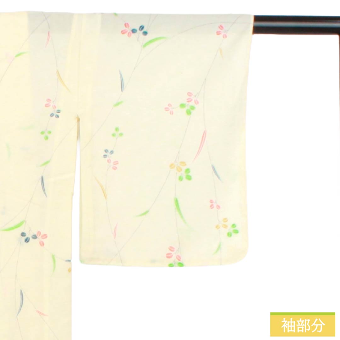 夏物 ポリエステル 小紋 Aランク 身丈163.5cm 裄丈64cm 白百合色(しらゆりいろ) 草花模様 絽 黄系 1132004513423