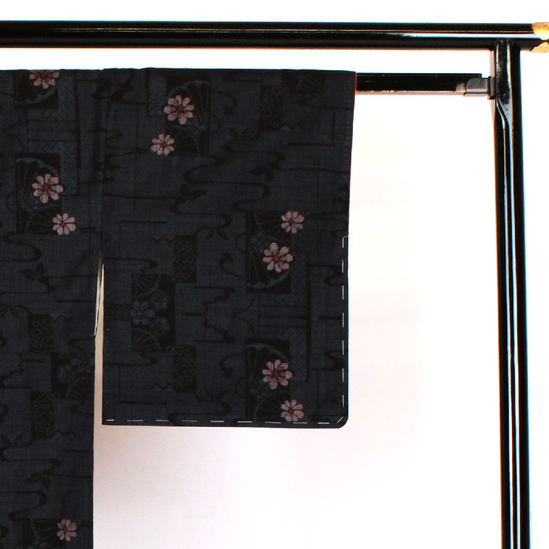 大島紬 身丈164cm 裄丈65cm 5マルキ 流水 色紙・花模様 正絹 Sランク 袷 紺系 1116000682318