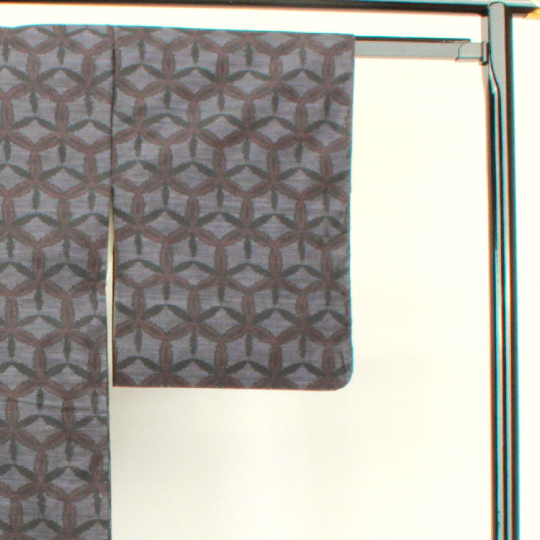 大島紬 身丈160cm 裄丈63.5cm 緯総絣 七宝 正絹 Aランク 袷 黒系 1116002583410