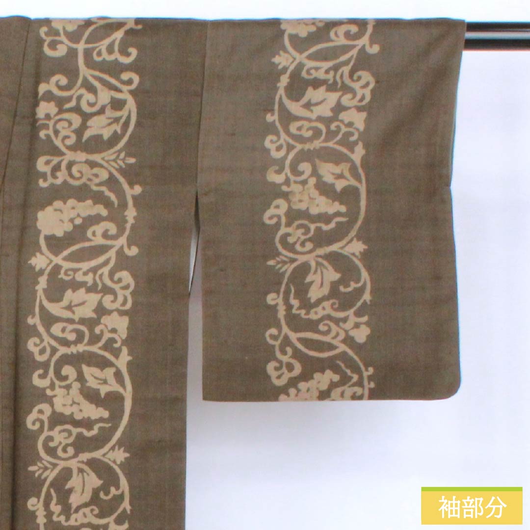 Pure silk tsumugi (pongee) kimono, B-grade, length 160.5cm, sleeve length 62.5cm, oak-gray (tsurubaminezuiro) color, arabesque pattern, artist-designed, lined, brown, product code 1116004704414