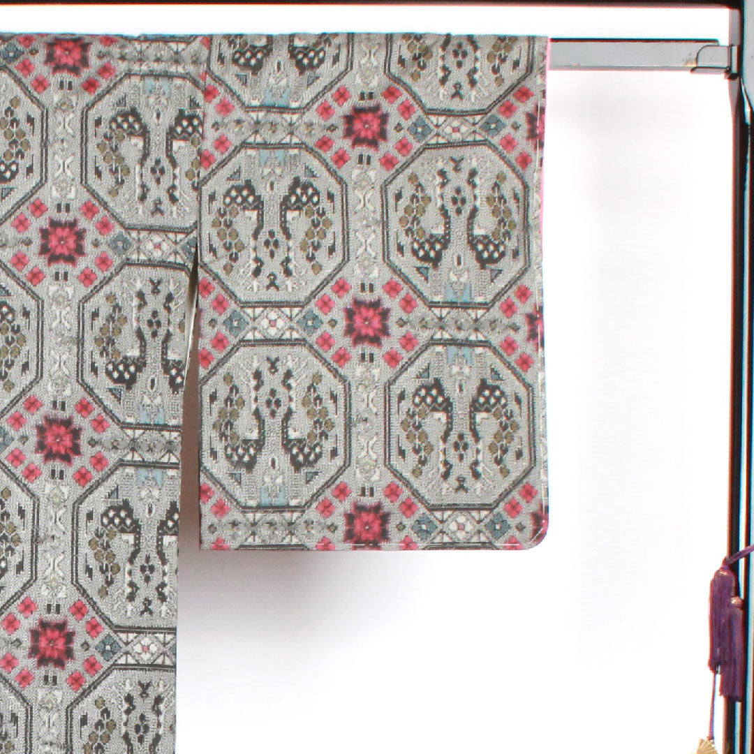 村山大島 身丈155.5cm 裄丈60cm 灰黄緑色 幾何学模様 正絹 Sランク 袷 グレー系 1116001752322