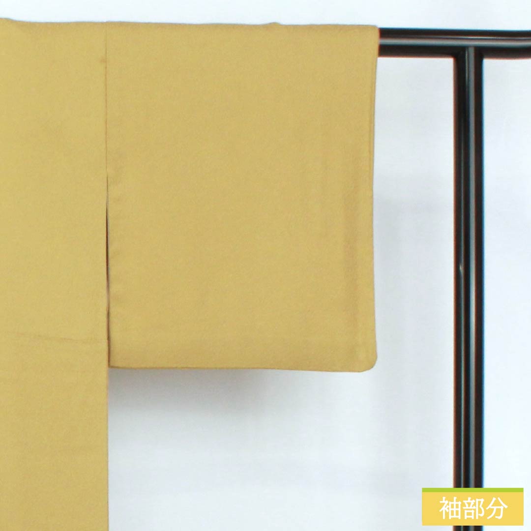 色無地 正絹 Aランク 身丈161.5cm 裄丈64.5cm 唐金色(からかねいろ) 丸に角立四ツ目 一つ紋 鮫柄 袷 黄系 1114002613423