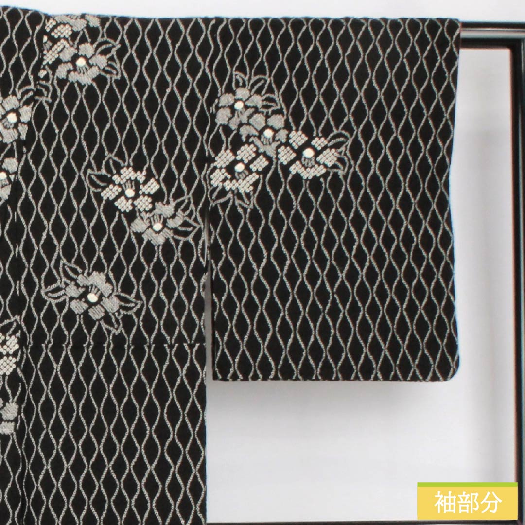 小紋 正絹 身丈158cm 裄丈63cm 袷 立涌 椿 パールトーン加工 Aランク 黒系 1115005343310