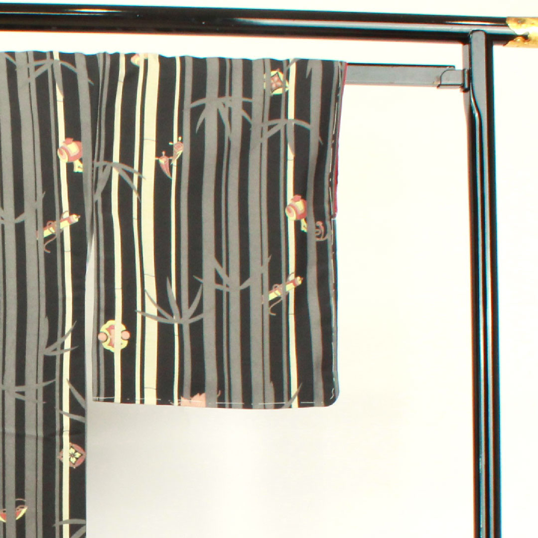 小紋 身丈165.5cm 裄丈66.5cm 袷 しつけ糸付き 未使用品 洗える着物 竹 吉祥文様 ポリエステル Sランク 黒系 1115003362510