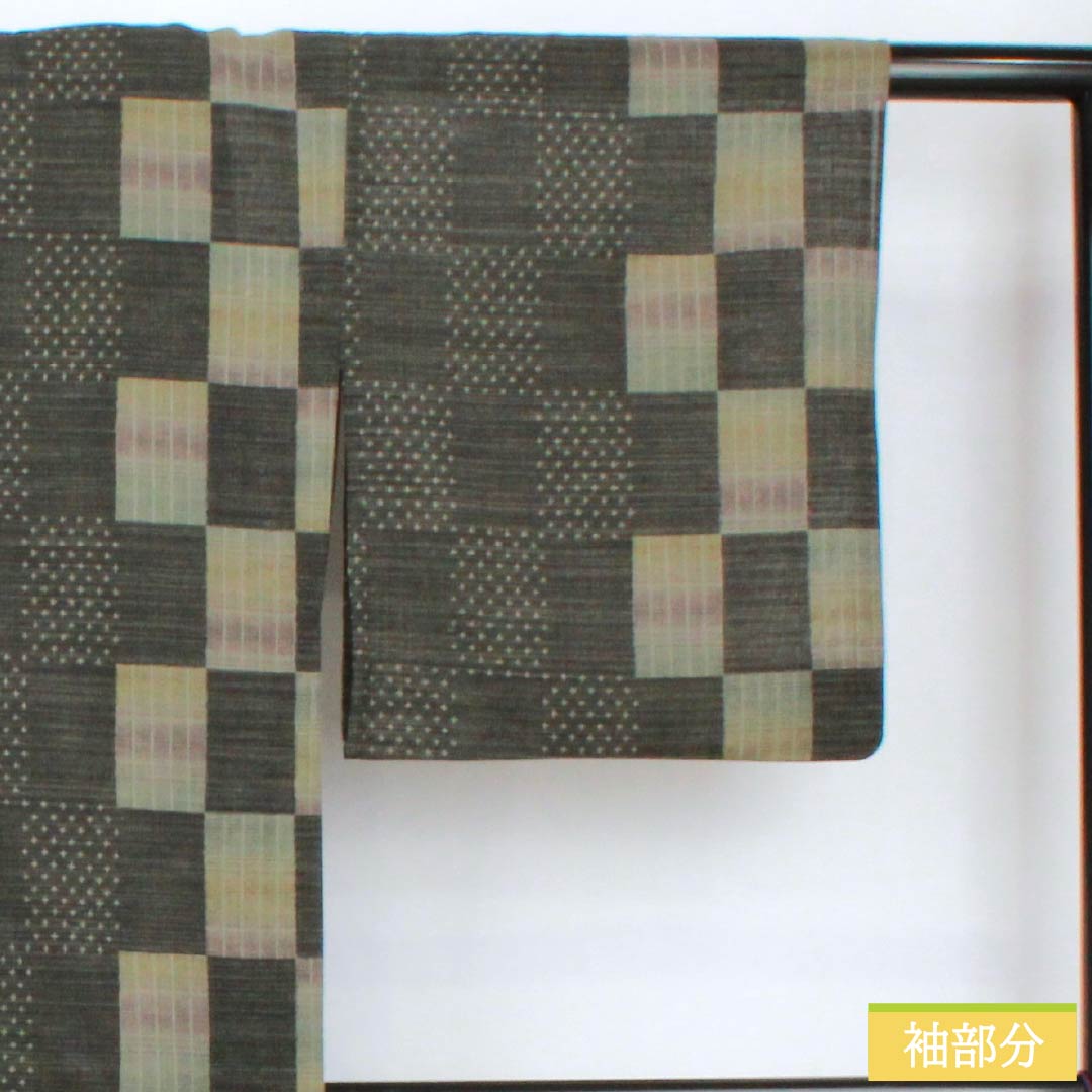 夏物 ポリエステル 小紋 身丈164.5cm 裄丈66cm 市松模様 十字絣 洗える着物 紗 Sランク 黒系 1132002322410