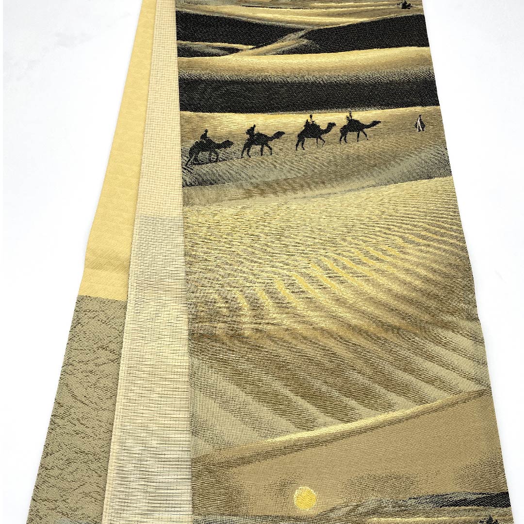 (未仕立)袋帯 麦藁色(むぎわらいろ) ラクダ シルクロード 月 帯丈472cm 正絹 NEWランク 六通 セミフォーマル ベージュ系 1123009031425