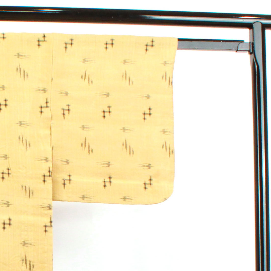 夏物 麻 紬 身丈152cm 裄丈62.5cm 楊梅色(やまももいろ) 琉球模様 絣 夏紬 紗 Sランク ベージュ系 1132001612225