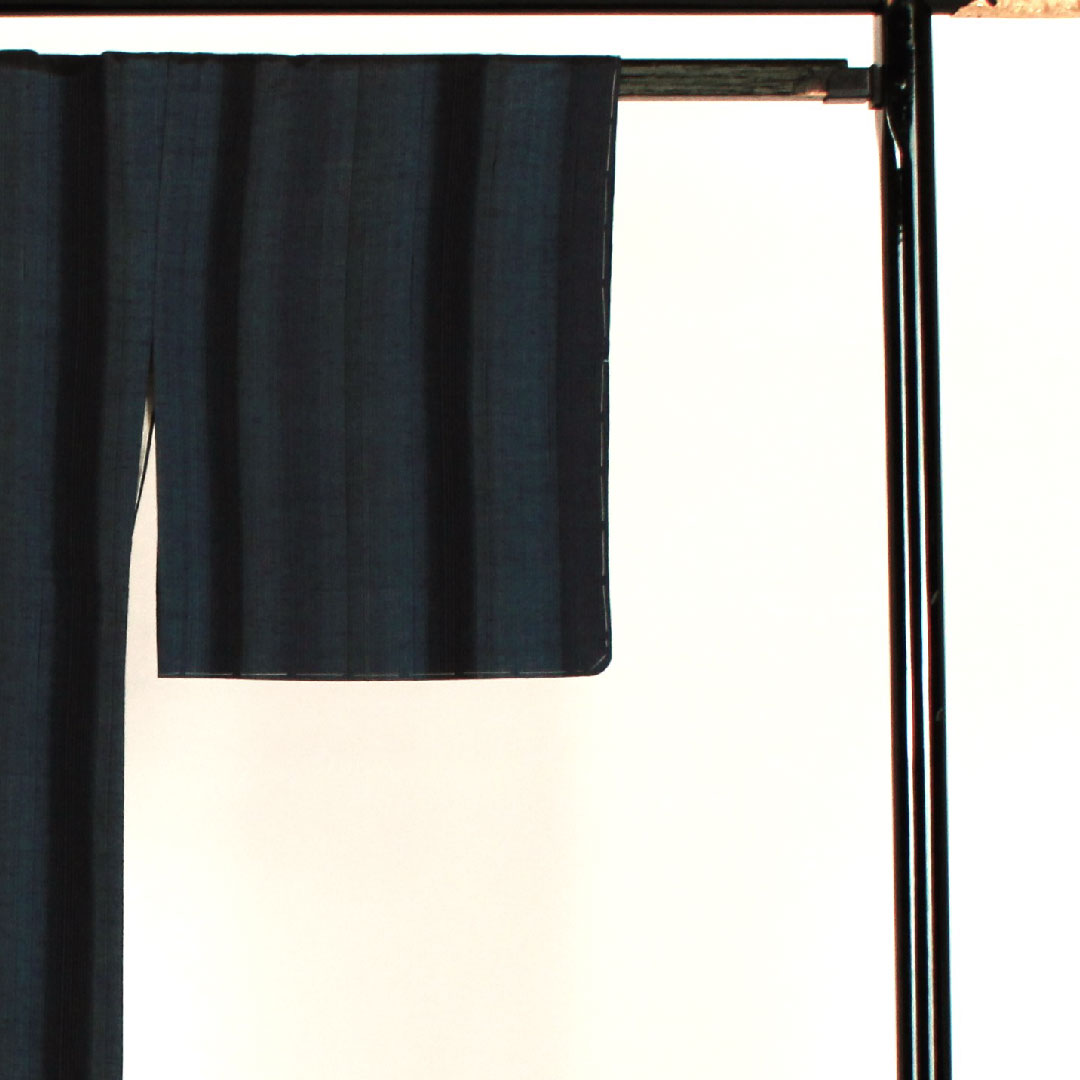 紬 身丈157.5cm 裄丈62cm 縞模様 手織り 正絹 Sランク 袷 紺系 1116001002318