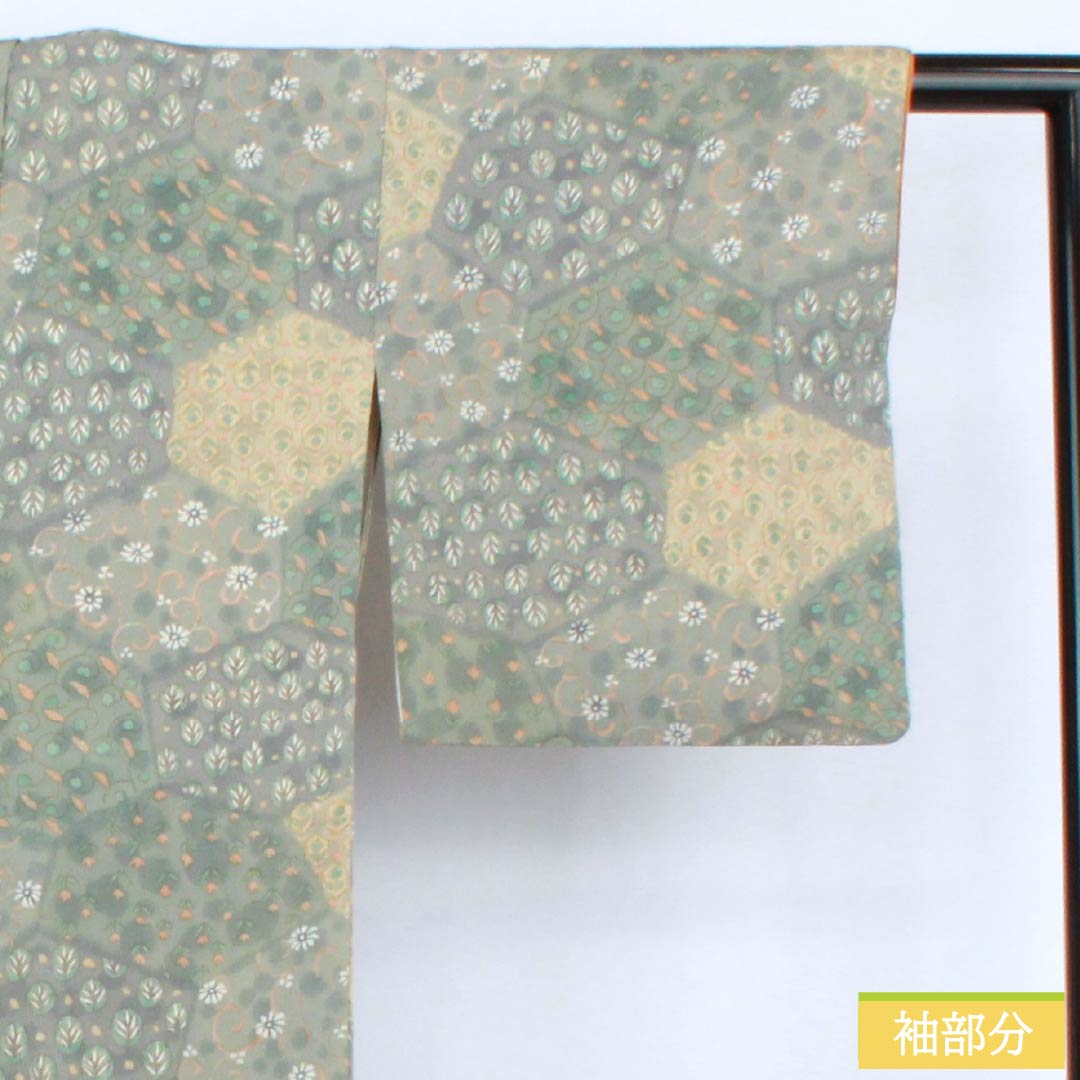Komon silk S-rank kimono, length 159cm, sleeve length 64cm, lined, Rikyu gray (Rikyu Nezumiiro) crepe fabric, split, chintz, stencil dyed, green, 1115006522319