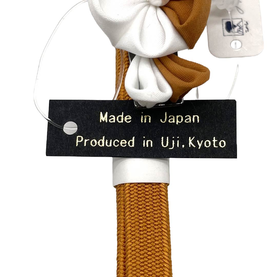 (新品)帯締め 正絹 NEWランク 三分紐 黄櫨染色(こうろぜんいろ) 帯留め付き つまみ細工 日本製 長さ約135cm 幅約0.8cm カジュアル 茶系 1135006541314