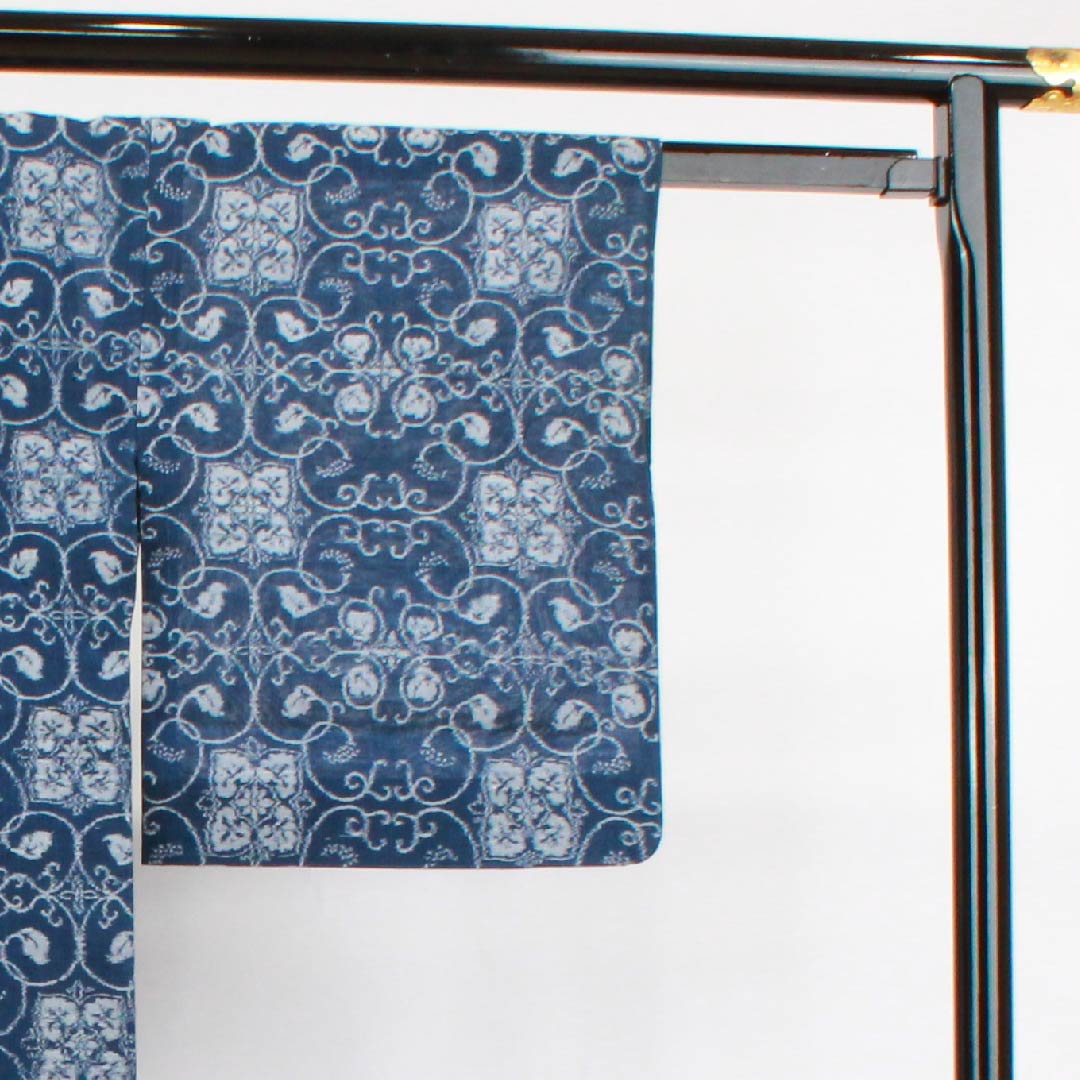 夏物 正絹 紬 身丈158.5cm 裄丈65cm 鉄葡萄色(てつぶどういろ) 宝相華唐草 紗 Sランク 紺系 1132000362318