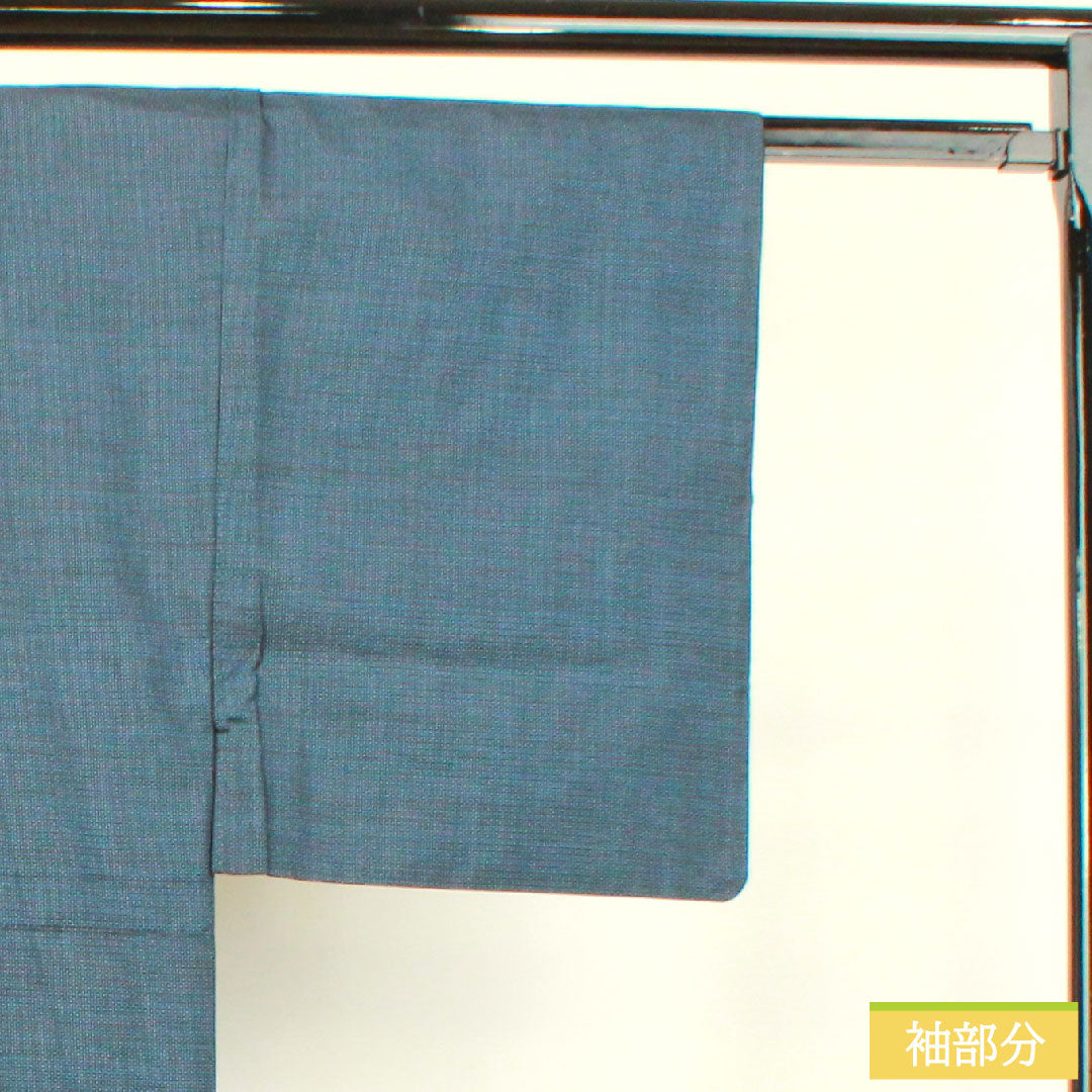 男物 正絹 身丈139.5cm 裄丈66.5cm 大島紬 100亀甲 亀甲模様 Sランク 袷 紺系 1119000812318