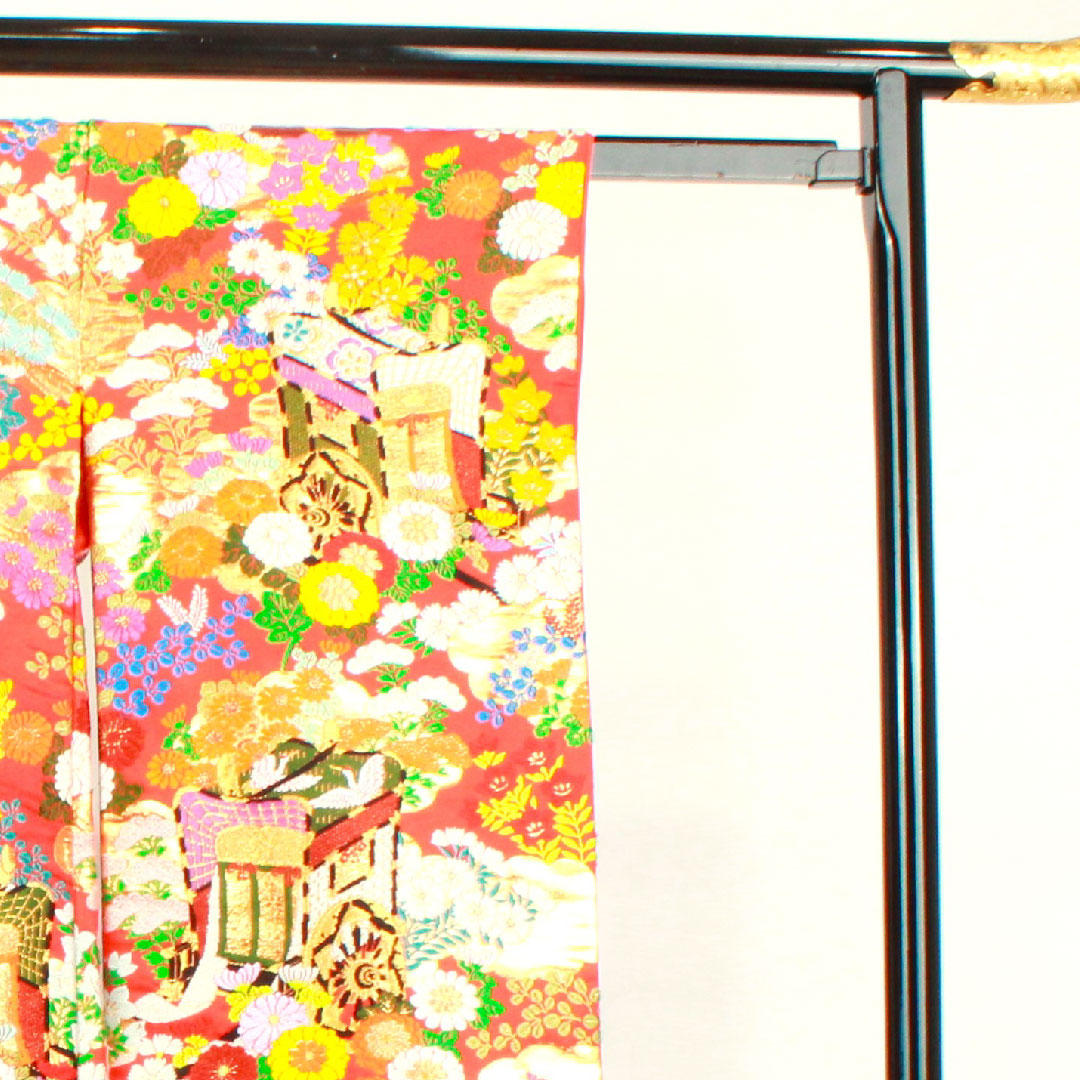 Iro-uchikake (colored kimono) Length 192cm Scarlet Karaori Imperial carriage Auspicious motif Pure silk S rank Awase Vermilion 1110000242916