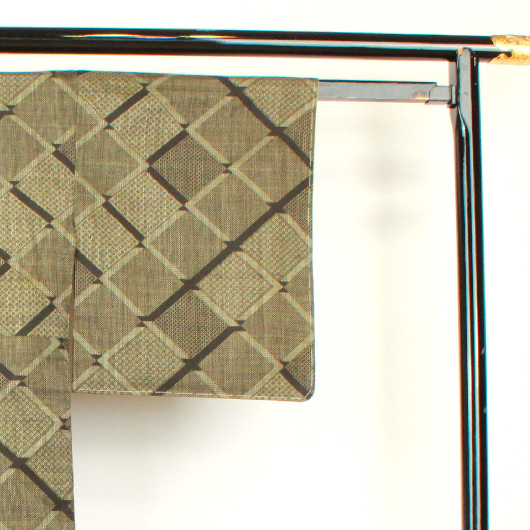 大島紬 身丈160.5cm 裄丈67cm 経緯絣 菱 正絹 Sランク 袷 黒系 1116002092410