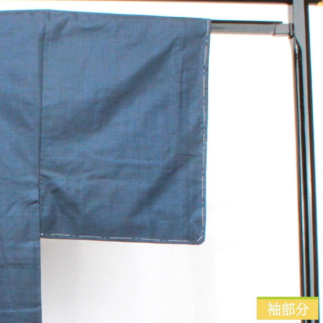 男物 正絹 身丈146cm 裄丈67.5cm 大島紬 100亀甲 しつけ糸付き 未使用品 Sランク 袷 紺系 1119000752418