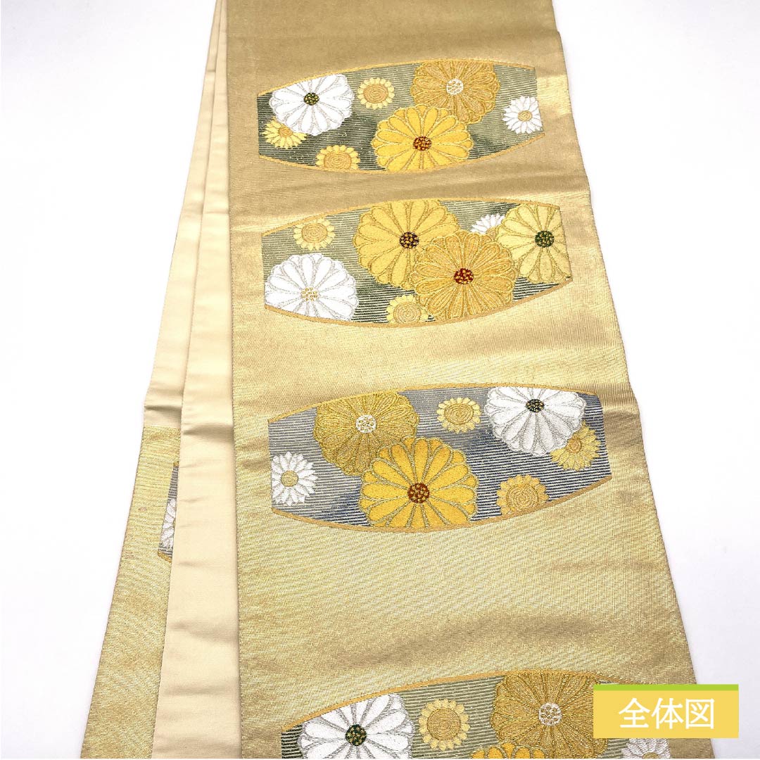Formal, gold-tone, pure silk obi with a S-rank design, featuring a chrysanthemum design and gold leaf accents. Length: 448cm. Features six-fold hem. Product number: 1123015222321.