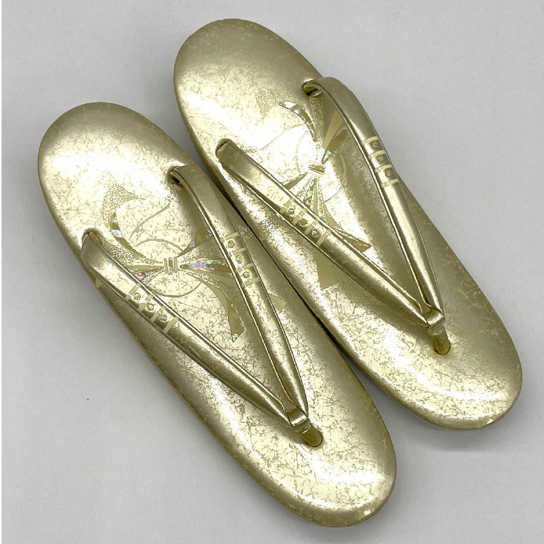 (新古品)草履バックセット フォーマル 金色(きんいろ) 未使用品 古典柄 螺鈿 Mサイズ 金系 Aランク 1133000223321
