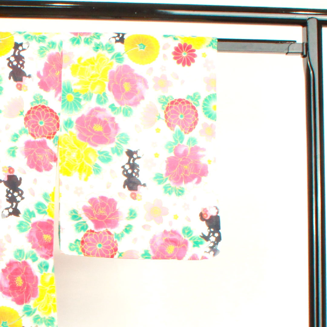 浴衣 ディズニー ミニーマウス 牡丹 桜 菊 木綿 Sランク 単衣 身丈162cm 裄丈65.5cm 白系 1118003902411