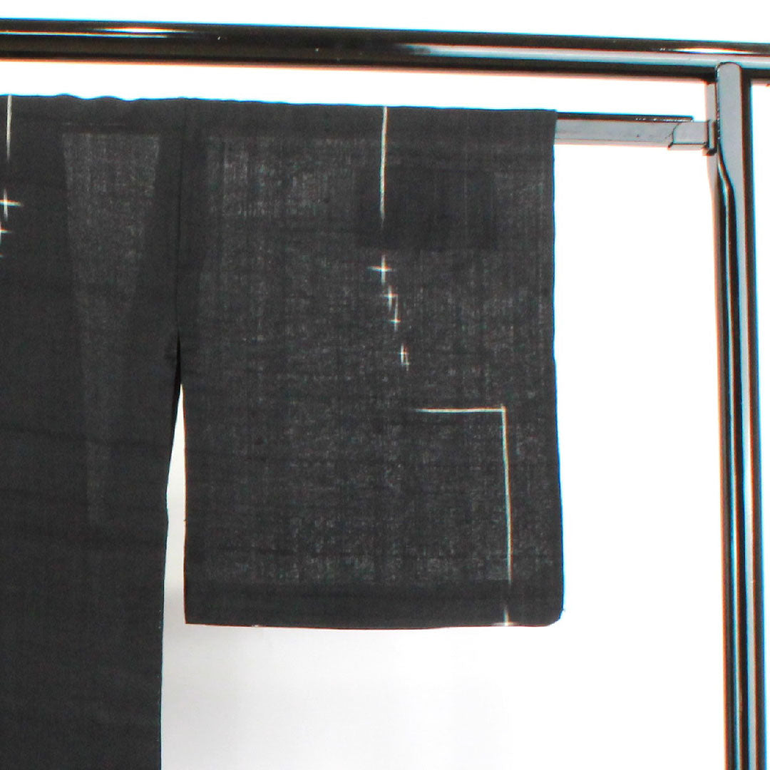 夏物 正絹 紬 身丈169cm 裄丈65.5cm 絣 幾何学模様 夏紬 紗 Sランク 黒系 1132001582510