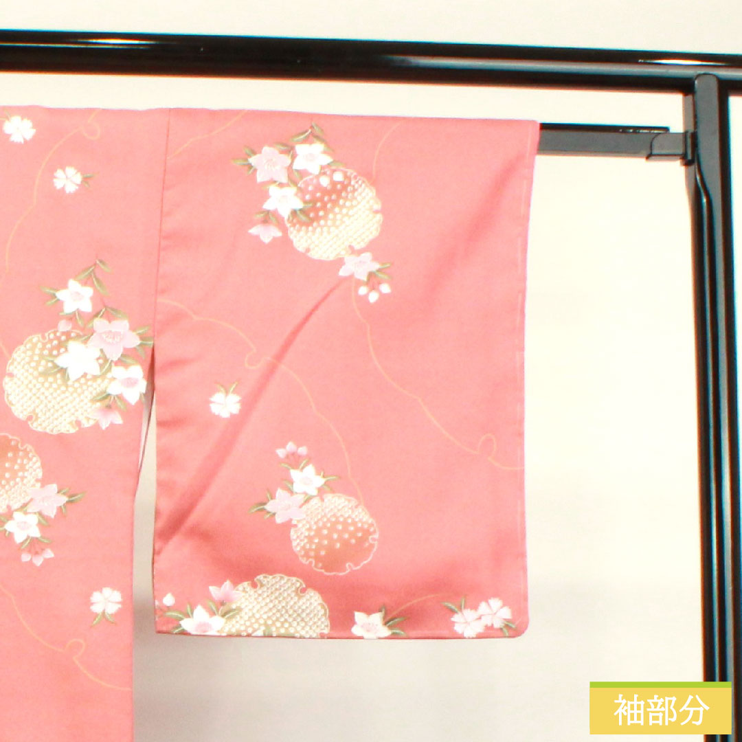 小紋 ポリエステル 身丈165cm 裄丈65.5cm 袷 薄紅梅色(うすこうばいいろ) 洗える着物 雪輪 花模様 しつけ糸付き Sランク ピンク系 1115003992513