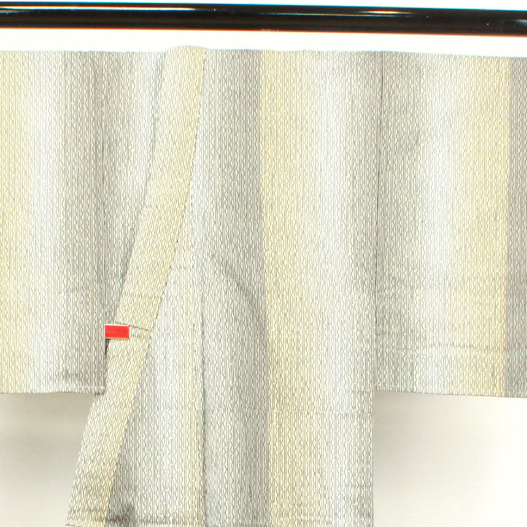 浴衣 男物 しつけ糸付き 未使用品 幾何学模様 木綿 Sランク 単衣 身丈138.5cm 裄丈71cm グラデーション系 1118003542199