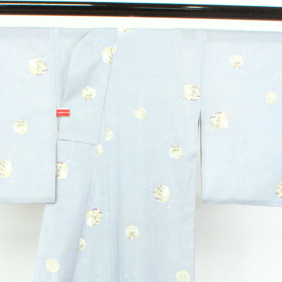 夏物 ポリエステル 小紋 身丈161cm 裄丈65cm 蒼白色(そうはくしょく) うさぎ 草花模様 洗える着物 絽 Aランク 水色系 1132000863424