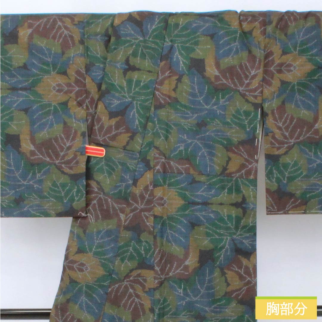 紬 正絹 Aランク 身丈157cm 裄丈60.5cm 檳榔子黒色(びんろうじぐろいろ) 葉 しつけ糸付き 袷 黒系 1116004613310