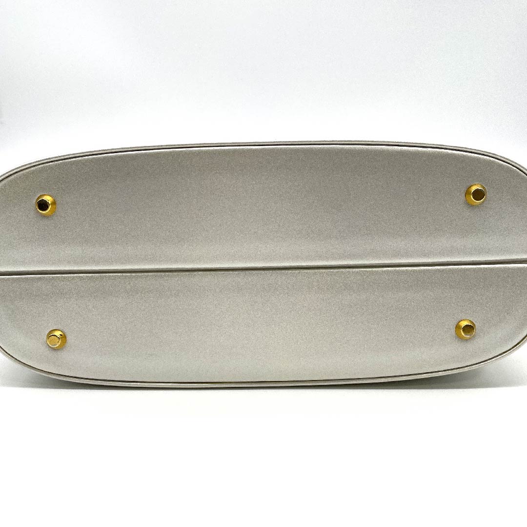 (新古品)草履バックセット フォーマル 銀白色(ぎんはくしょく) 未使用品 古典柄 松 Mサイズ 白系 NEWランク 1133000121311