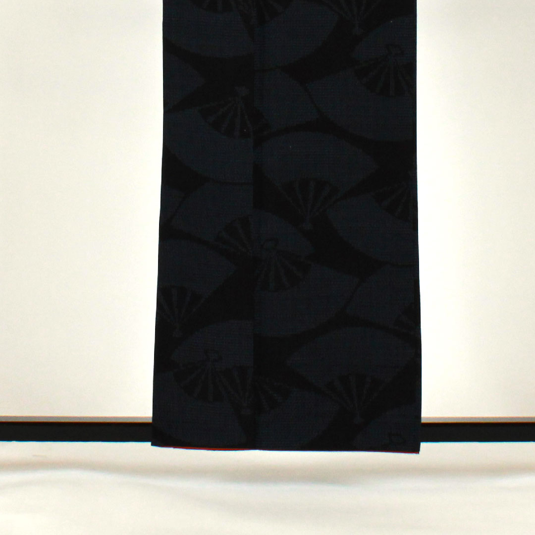 結城紬 身丈159.5cm 裄丈65cm 80亀甲 扇 正絹 Aランク 袷 黒系 1116001173310