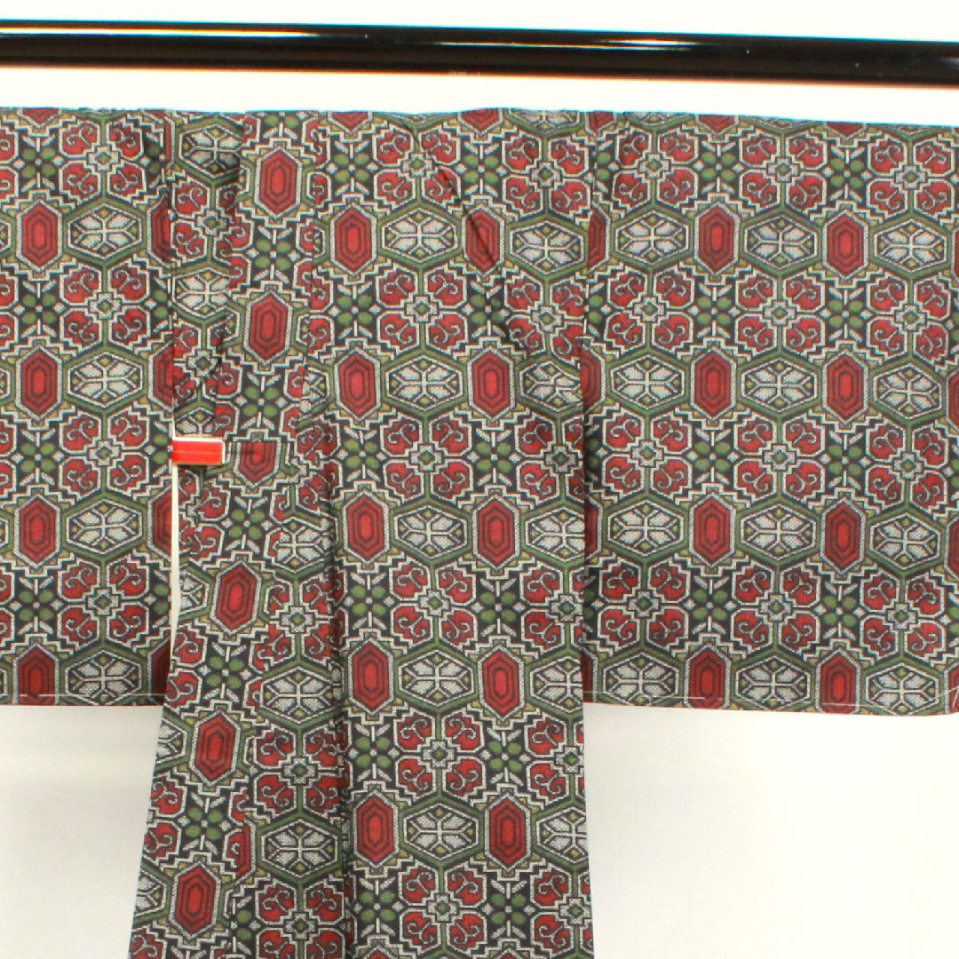 村山大島紬 身丈162cm 裄丈63.5cm しつけ糸付き 未使用品 アンサンブル 幾何学模様 正絹 Sランク 袷 黒系 1116002732410