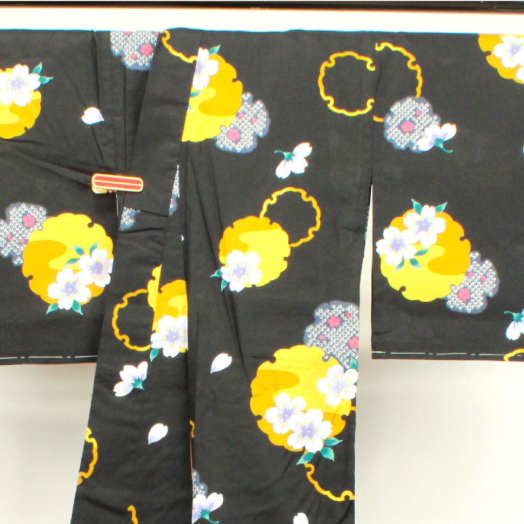 浴衣 しつけ糸付き 未使用品 雪輪 桜 木綿 Sランク 単衣 身丈163.5cm 裄丈64.5cm 黒系 1118003092410
