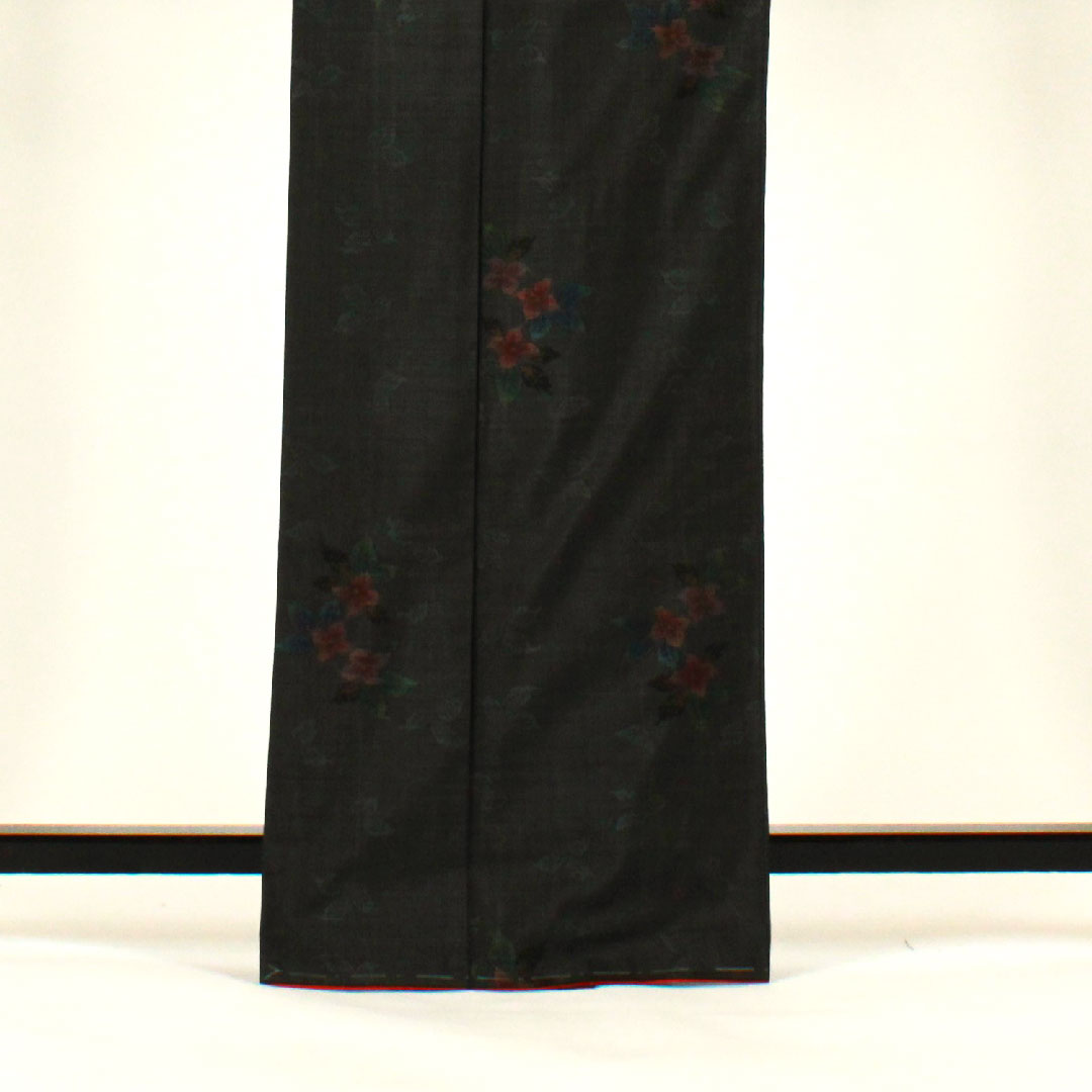 大島紬 身丈167cm 裄丈64cm 花葉模様 7マルキ 正絹 Sランク 袷 グレー系 1116000892422