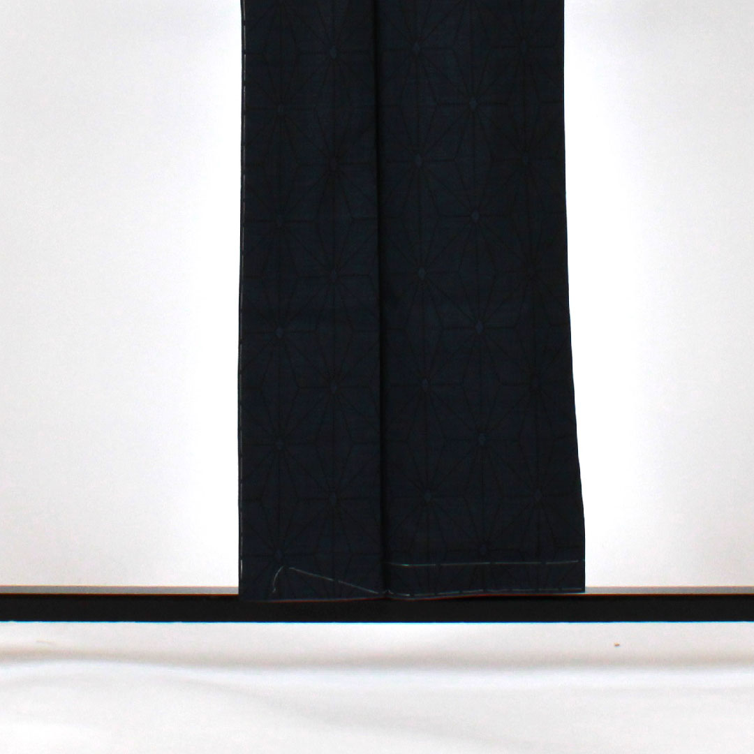 大島紬 身丈156cm 裄丈62cm 経緯絣 麻の葉 正絹 Sランク 袷 紺系 1116001202318