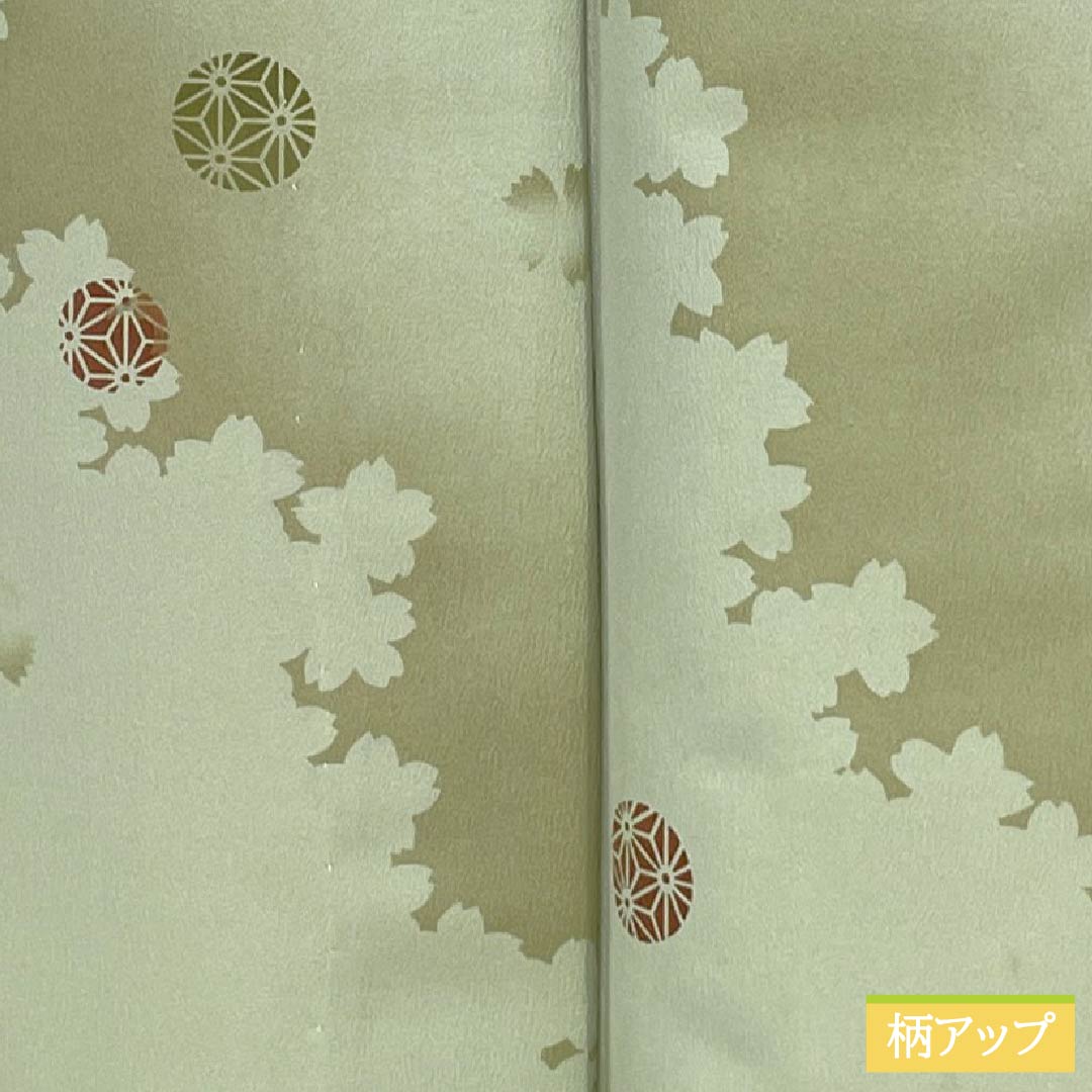小紋 ポリエステル Sランク 身丈154.5cm 裄丈64cm 単衣 薄緑色(うすみどりいろ) 洗える着物 桜 鞠 緑系 1115008122219