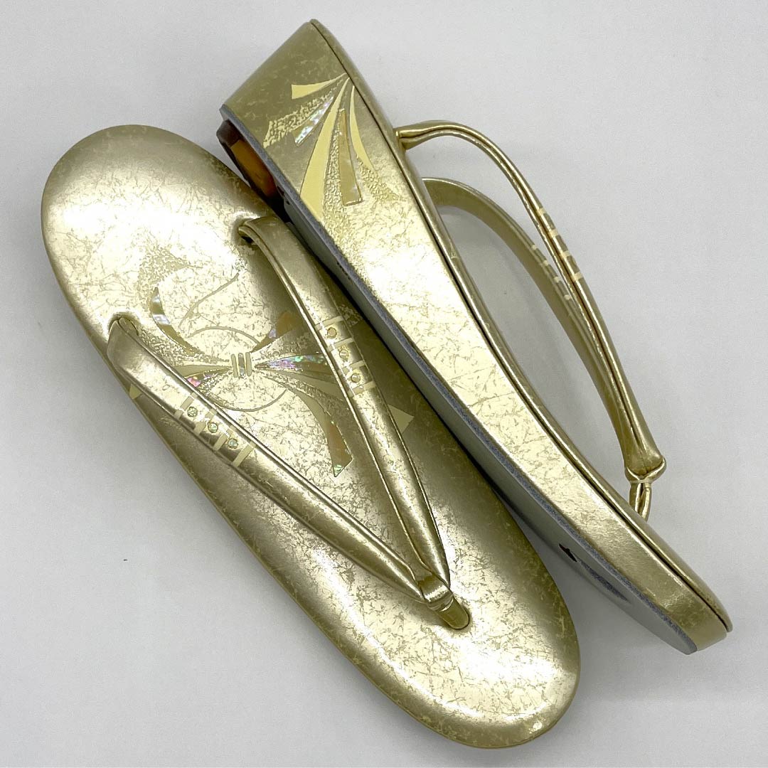 (新古品)草履バックセット フォーマル 金色(きんいろ) 未使用品 古典柄 螺鈿 Mサイズ 金系 Aランク 1133000223321