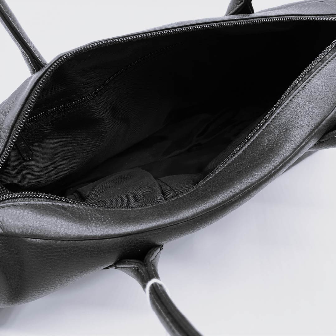 (新古品) 洋装バッグ 牛革 Aランク 新古品 牛革 横長 黒系 119700009310
