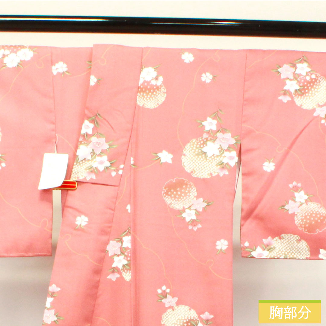 小紋 ポリエステル 身丈165cm 裄丈65.5cm 袷 薄紅梅色(うすこうばいいろ) 洗える着物 雪輪 花模様 しつけ糸付き Sランク ピンク系 1115003992513