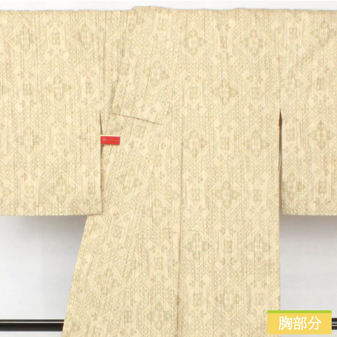 紬 正絹 身丈159cm 裄丈63.5cm 薄卵色(うすたまごいろ) 経絣 幾何学模様 しつけ糸付き Aランク 袷 ベージュ系 1116003883325