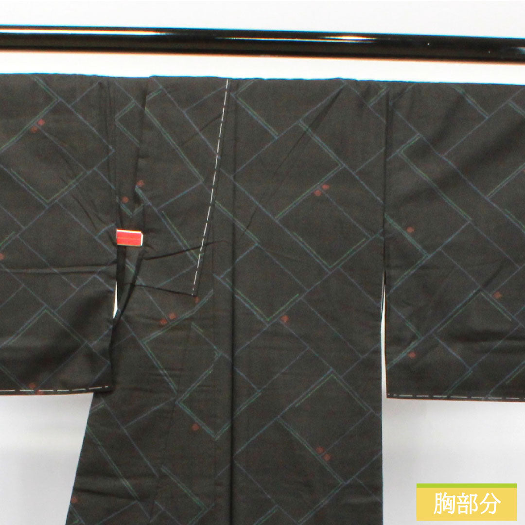 大島紬 正絹 身丈168.5cm 裄丈66cm しつけ糸付き 幾何学模様 Sランク 袷 黒系 1116002912510