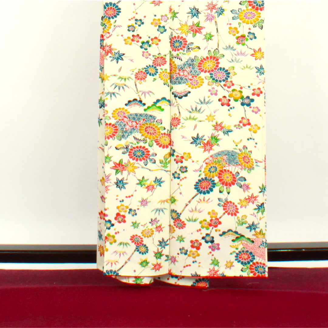 Komon Length 160cm Sleeve length 64.5cm Awase Milky white Kyo-Bingata Pine, Bamboo and Plum Pure silk S rank Cream 1115002492415