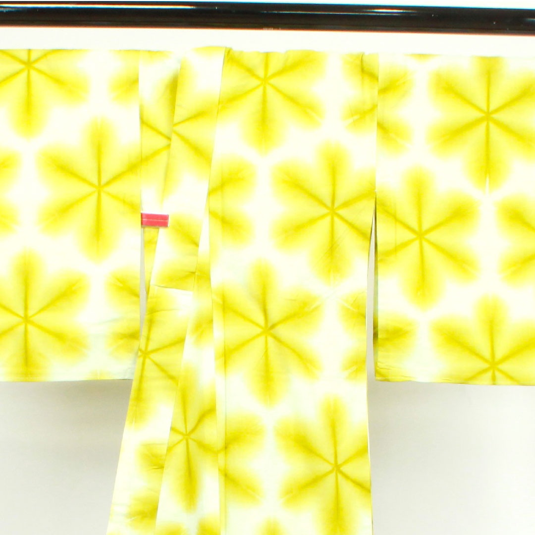 (新品未使用品)浴衣 雪花絞り しつけ糸付き 未使用品 鶸色 麻の葉 板締め絞り 木綿 NEWランク 単衣 身丈162cm 裄丈65.5cm 黄系 1118003911423