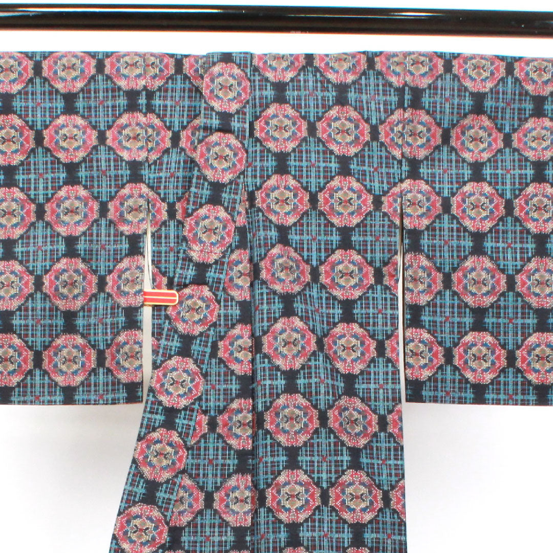 紬 身丈157cm 裄丈62cm 幾何学模様 正絹 Aランク 袷 紺系 1116002403318